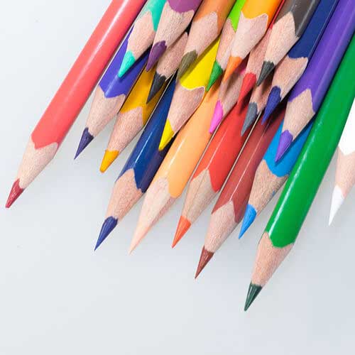 Bild von Stiften in verschiedenen Farben